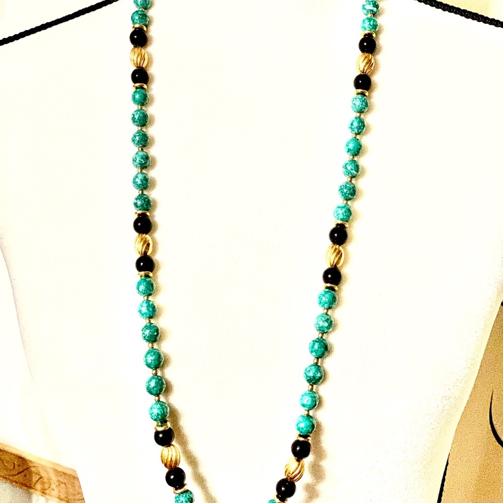 VINTAGE BLACK & TEAL GREEN NECKLACE